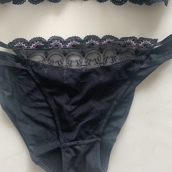 2 sets - Bra size 36D, bottoms medium size - Picture 2 of 6